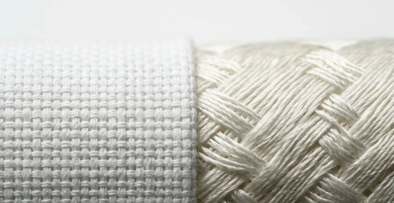 Confronto visivo tra percalle e raso di cotone per lenzuola fresche